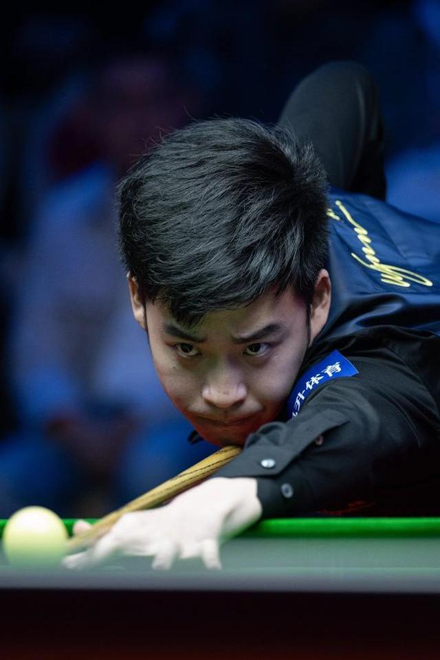 足球比赛中 足球比赛中